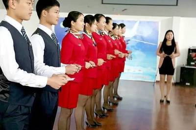 服務(wù)禮儀訓(xùn)練方法 計(jì)算機(jī)軟硬件及輔助設(shè)備零售行業(yè)的實(shí)戰(zhàn)指南